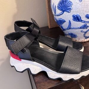 Sorel Kinetic Impact Black Leather Sandals with Red Accents size 10